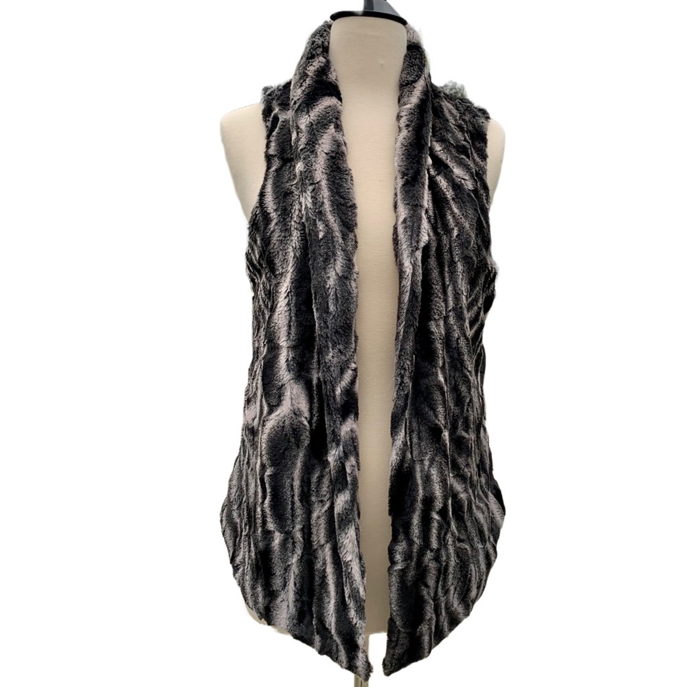 Ultra soft faux fur vest, fully lined, Tart Collections, Small. Dry clean only.